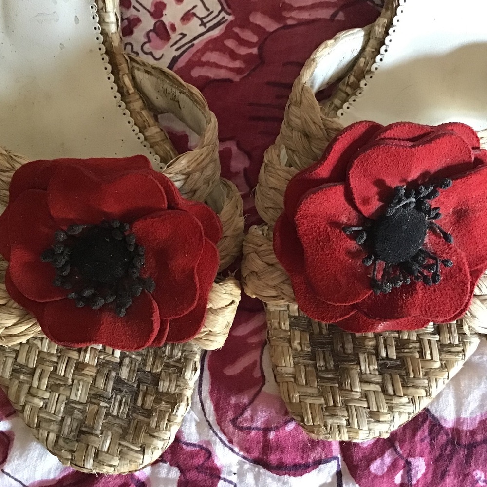 Lulu Guinness wedge summer sandals! 40/9 raffia w red flowers!